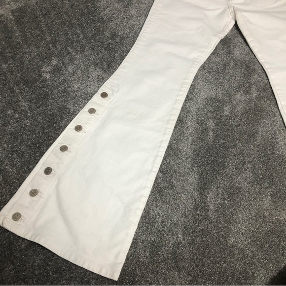 Guess White Flare Jean - Picture 4 of 10